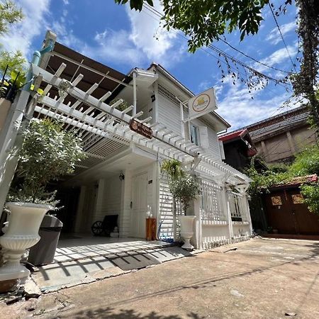 Ban Thungdang Housetel Bangkok Ξενοδοχείο Εξωτερικό φωτογραφία