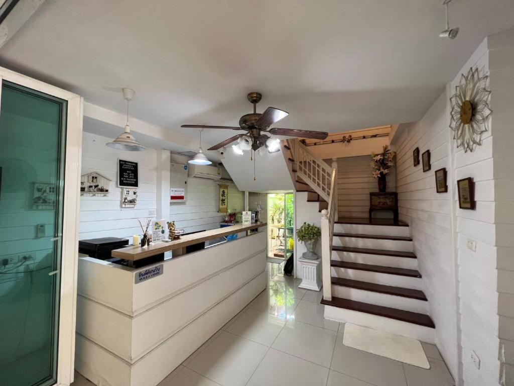 Ban Thungdang Housetel Bangkok Ξενοδοχείο Εξωτερικό φωτογραφία