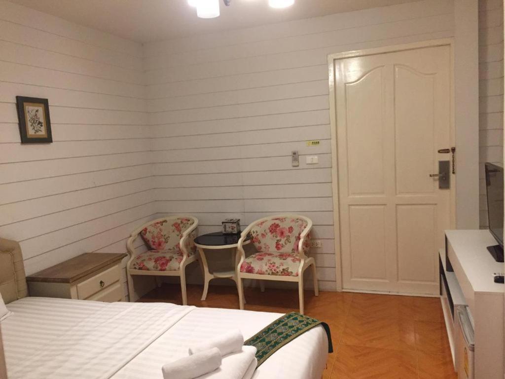 Ban Thungdang Housetel Bangkok Ξενοδοχείο Εξωτερικό φωτογραφία