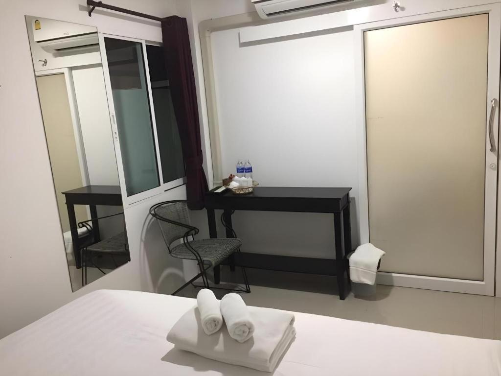 Ban Thungdang Housetel Bangkok Ξενοδοχείο Εξωτερικό φωτογραφία